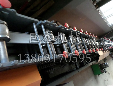 钢质卷帘门成型机